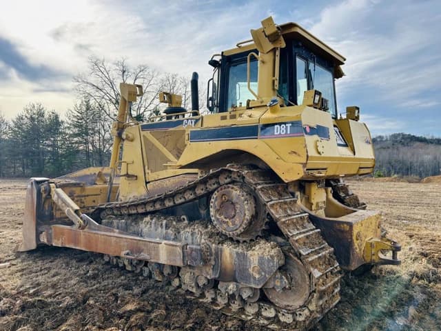 Image of Caterpillar D8T equipment image 2