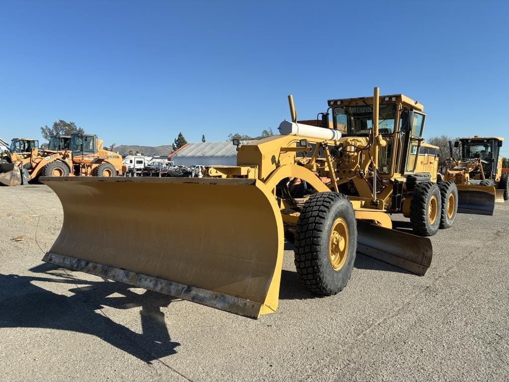 2005 Caterpillar 143H Equipment Image0