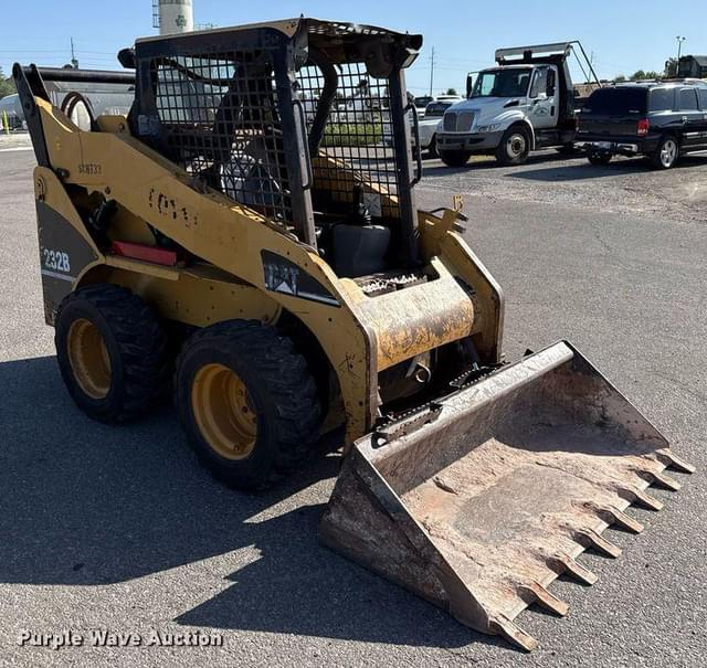 Image of Caterpillar 232B equipment image 2