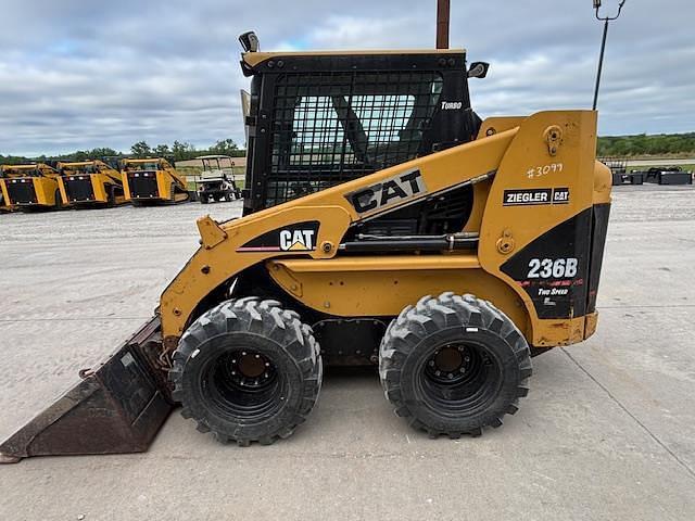 Image of Caterpillar 236B equipment image 3