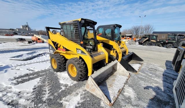 Image of Caterpillar 242B equipment image 4