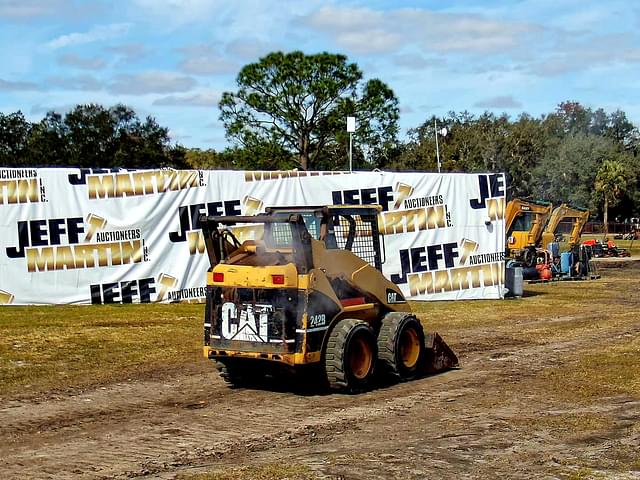 Image of Caterpillar 242B equipment image 4