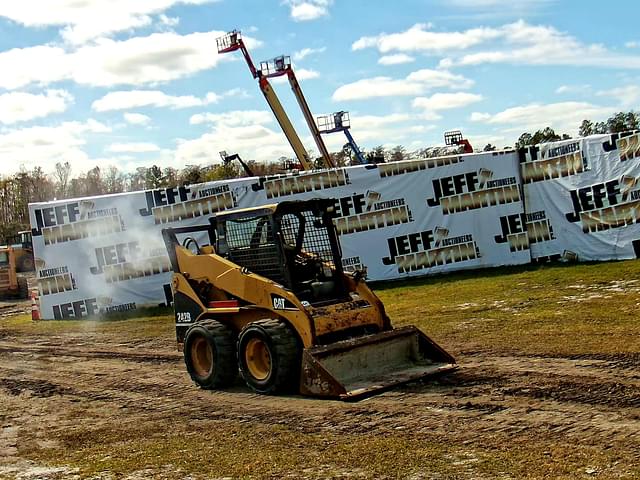 Image of Caterpillar 242B equipment image 2