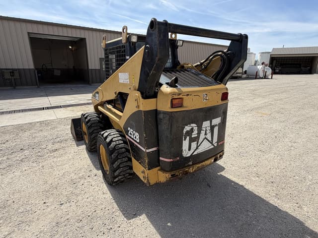 Image of Caterpillar 252B equipment image 3