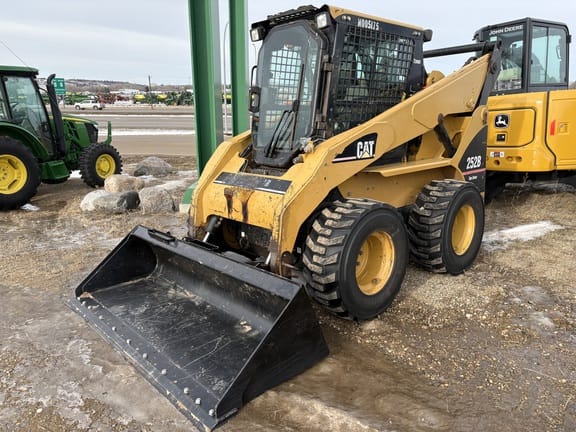 2005 Caterpillar 252B2 Equipment Image0