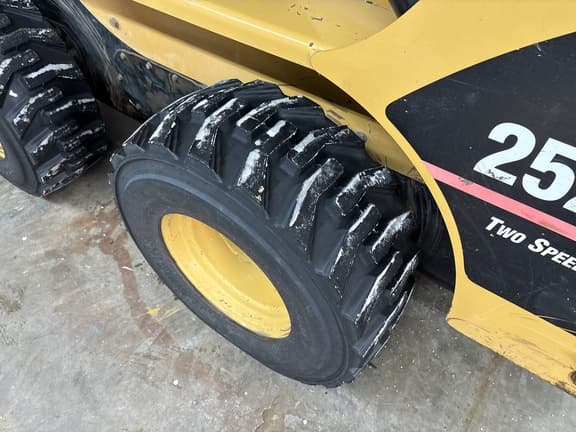 Image of Caterpillar 252B2 equipment image 1