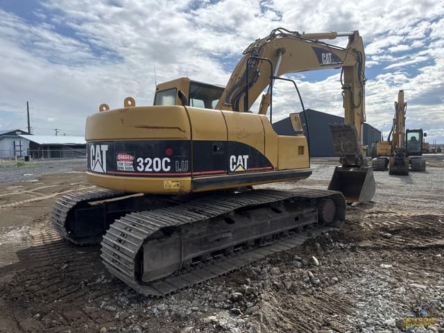 Image of Caterpillar 320CLU equipment image 4