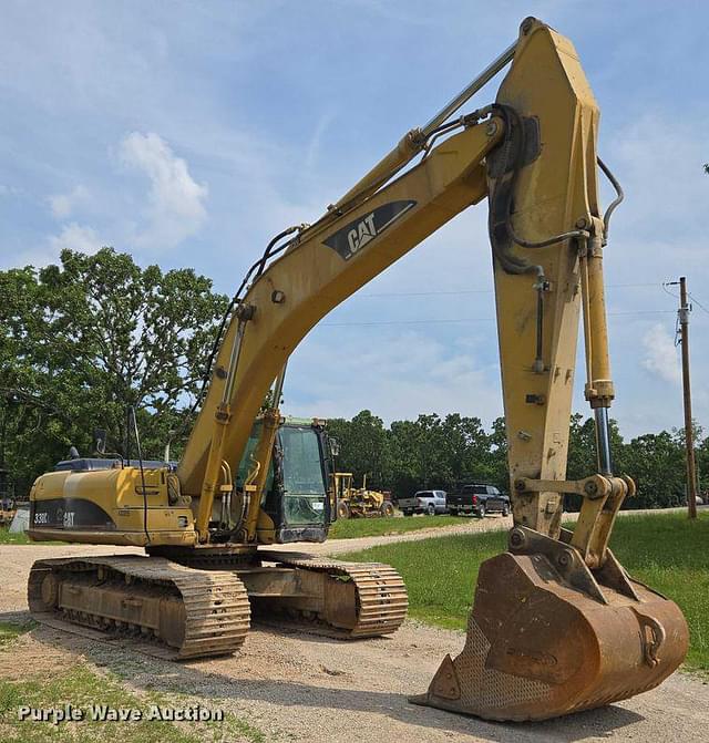Image of Caterpillar 330CL equipment image 2
