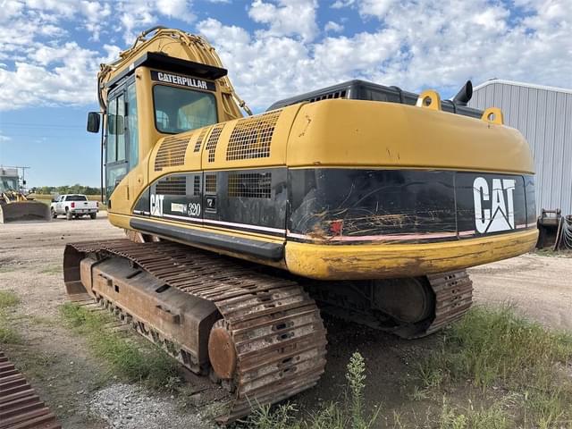 Image of Caterpillar 330CL equipment image 4