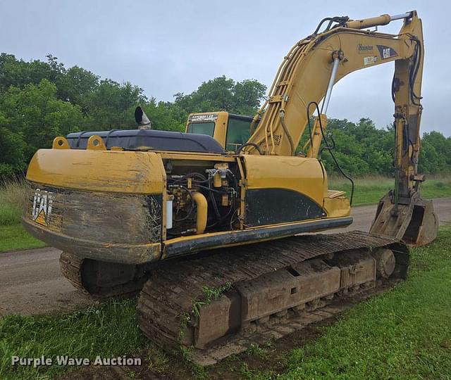 Image of Caterpillar 330CL equipment image 4