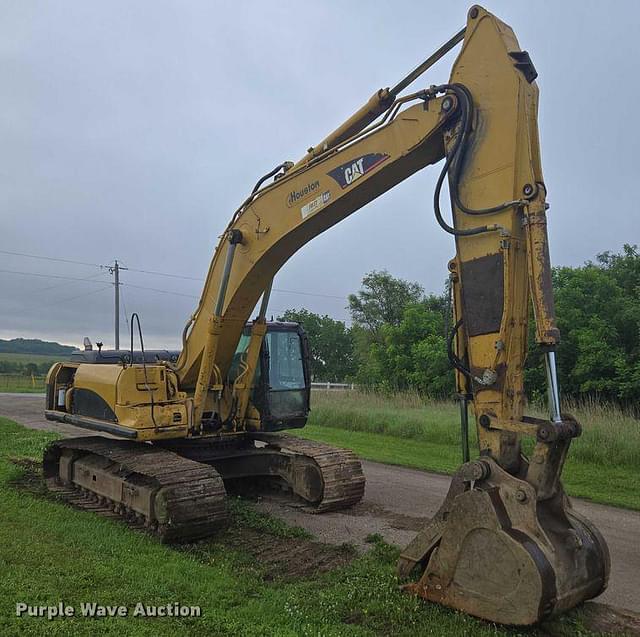 Image of Caterpillar 330CL equipment image 2