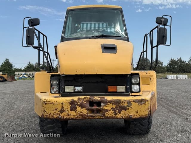 Image of Caterpillar 725 equipment image 1