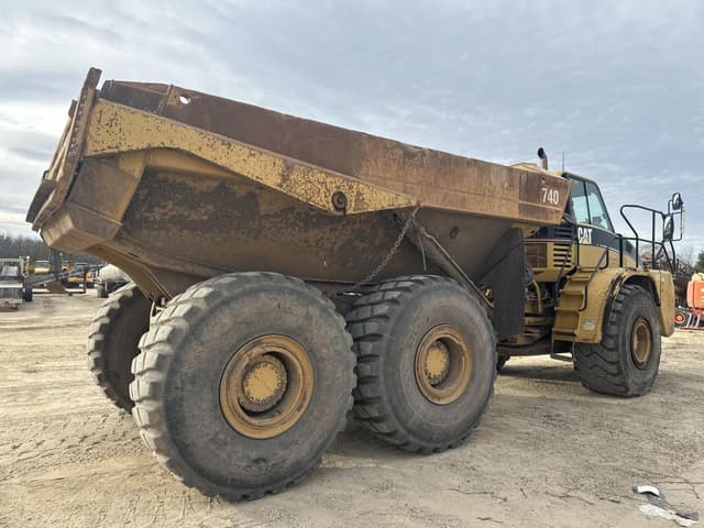 Image of Caterpillar 740 equipment image 4