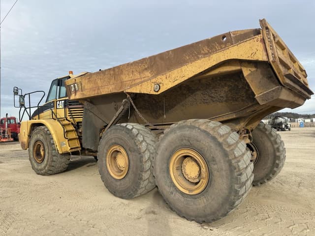 Image of Caterpillar 740 equipment image 2