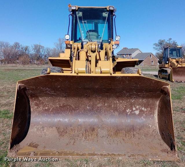 Image of Caterpillar 938G equipment image 1