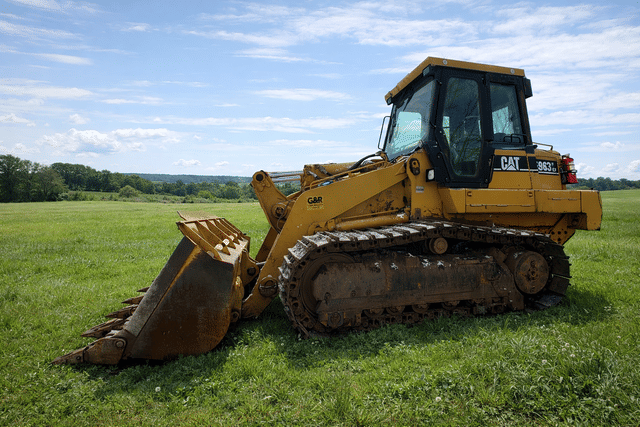 Image of Caterpillar 963C equipment image 2
