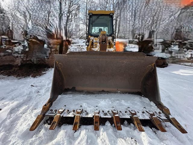 Image of Caterpillar 963C equipment image 3