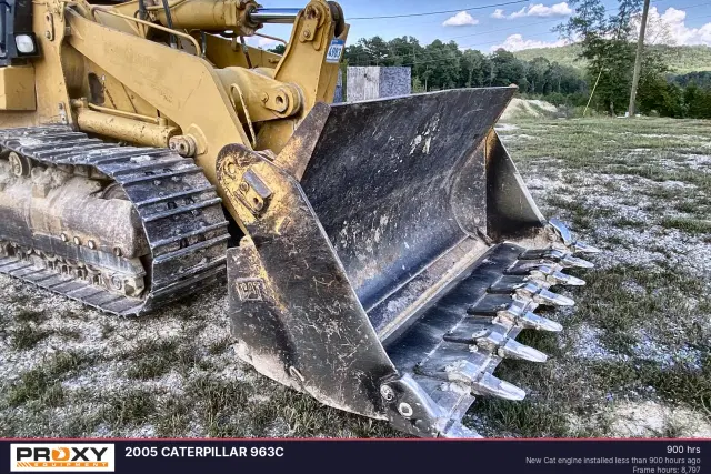 Image of Caterpillar 963C equipment image 3