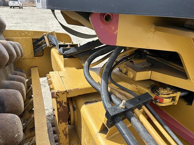 Image of Caterpillar CP-563E equipment image 4