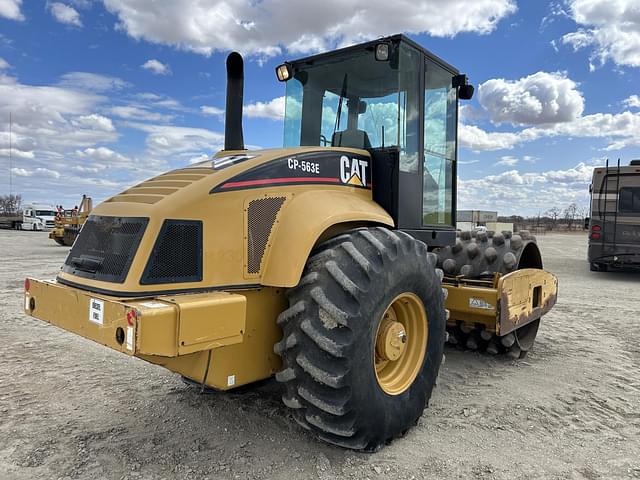 Image of Caterpillar CP-563E equipment image 2