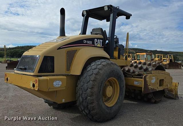 Image of Caterpillar CP-563E equipment image 4