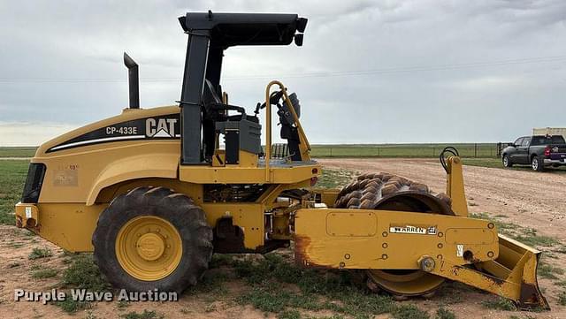 Image of Caterpillar CP433E equipment image 3