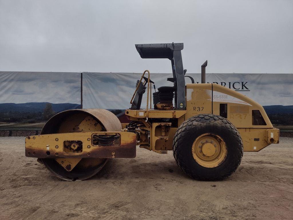 2005 Caterpillar CS-533E Equipment Image0