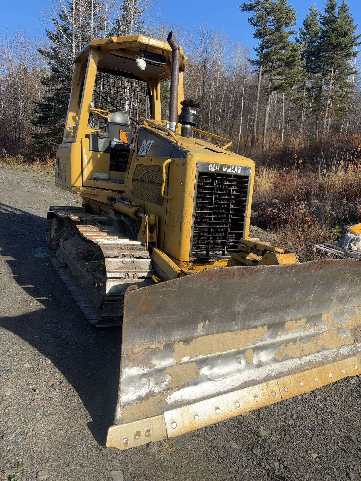 2005 Caterpillar D3GXL Equipment Image0