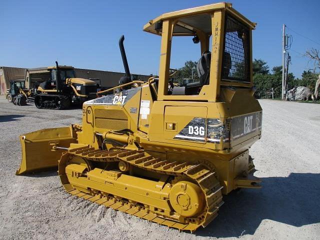 Image of Caterpillar D3GXL equipment image 4