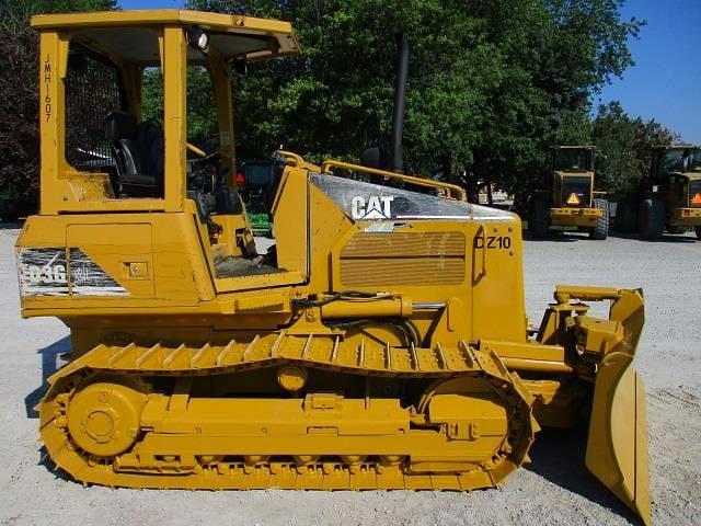 Image of Caterpillar D3GXL equipment image 3