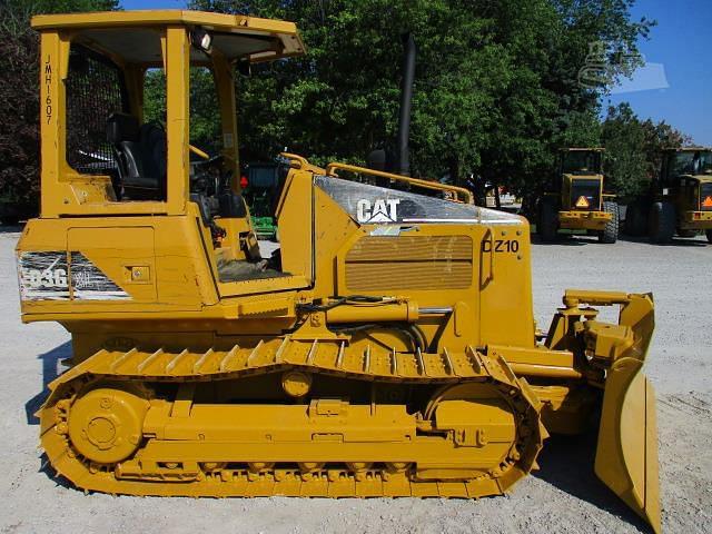 Image of Caterpillar D3GXL equipment image 3