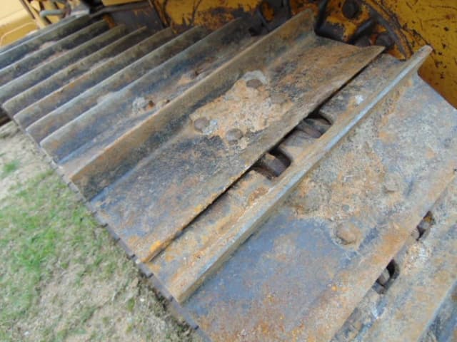 Image of Caterpillar D4GXL equipment image 3