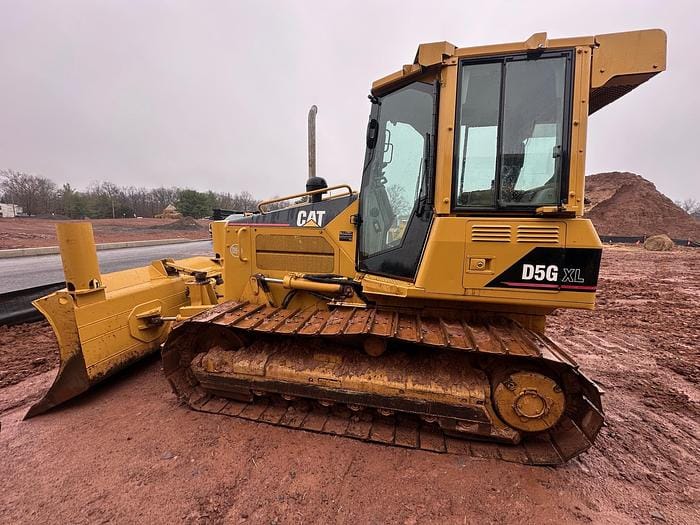 2005 Caterpillar D5G XL Equipment Image0