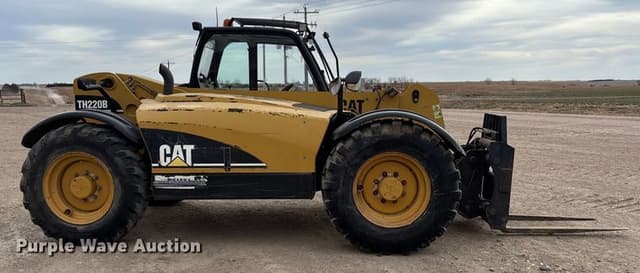 Image of Caterpillar TH220B equipment image 3