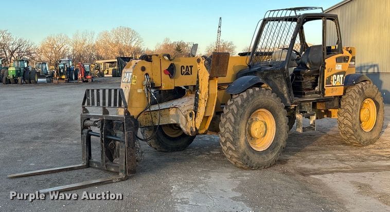 2005 Caterpillar TH560B Equipment Image0