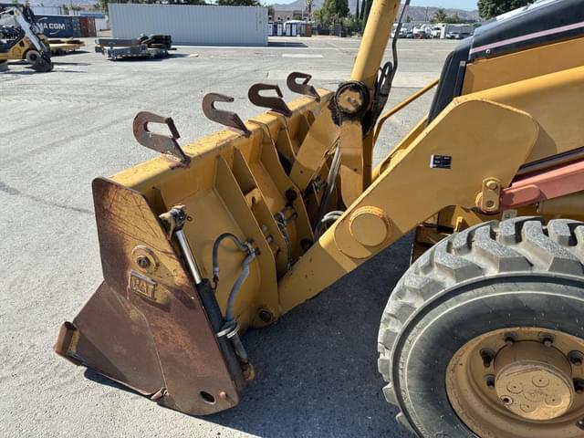 Image of Caterpillar 420D equipment image 4