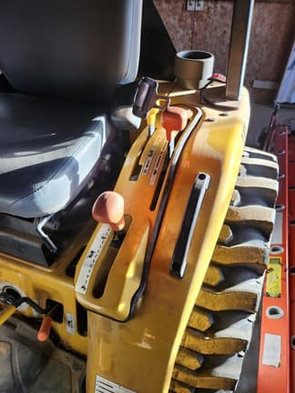 Image of Challenger MT225B equipment image 3