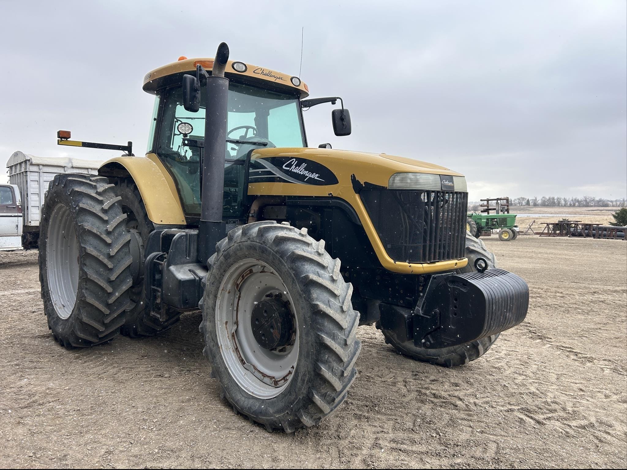 2005 Challenger MT665B Equipment Image0