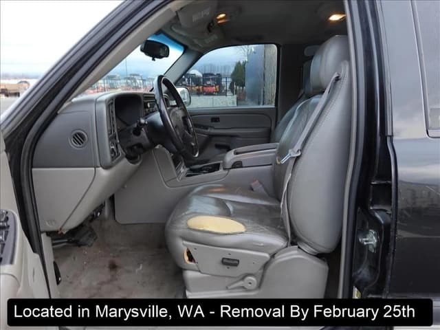 Image of Chevrolet Suburban equipment image 3