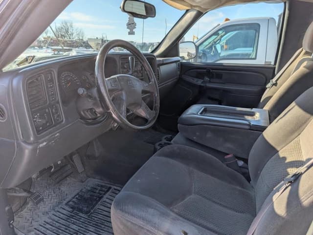 Image of Chevrolet 2500 equipment image 2