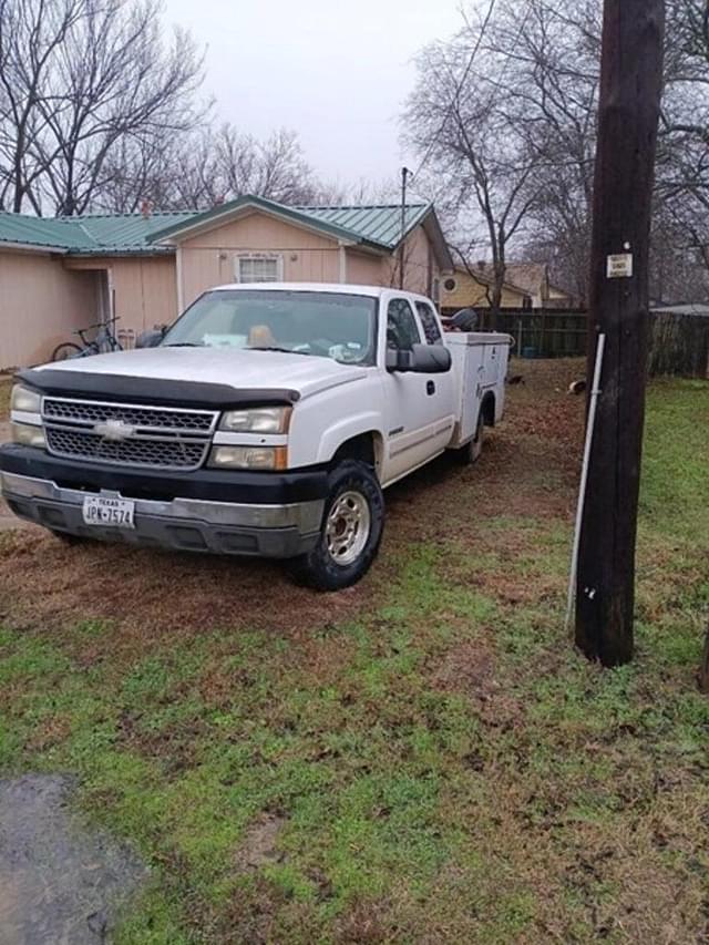 Image of Chevrolet 2500HD equipment image 1