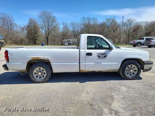 Image of Chevrolet 1500 equipment image 3