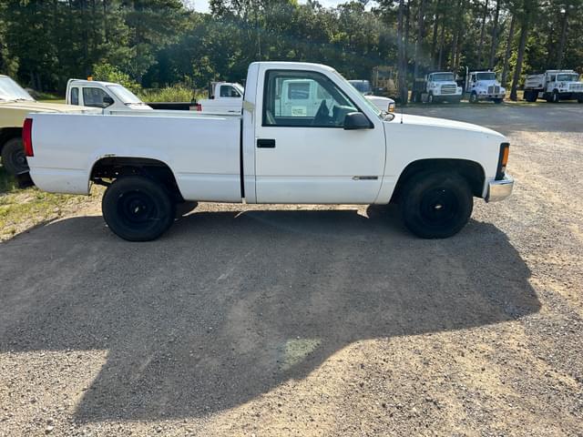 Image of Chevrolet 1500 equipment image 3