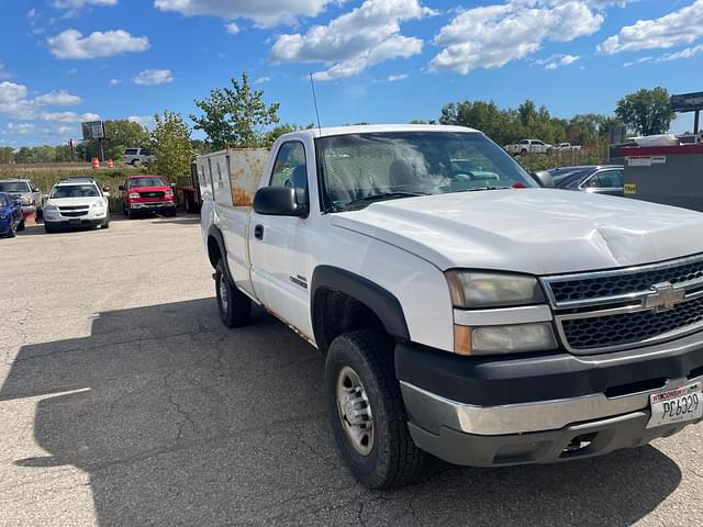 Image of Chevrolet 2500 equipment image 3