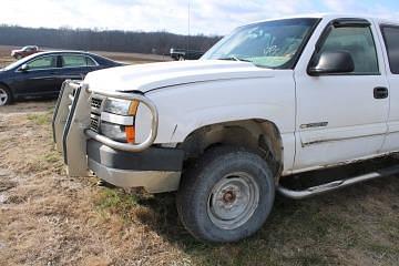 Image of Chevrolet 2500 equipment image 3