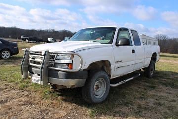 Image of Chevrolet 2500 equipment image 2