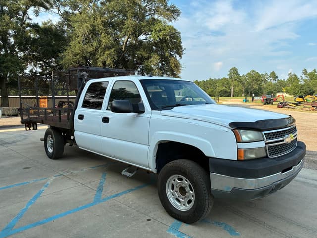Image of Chevrolet 2500 equipment image 2