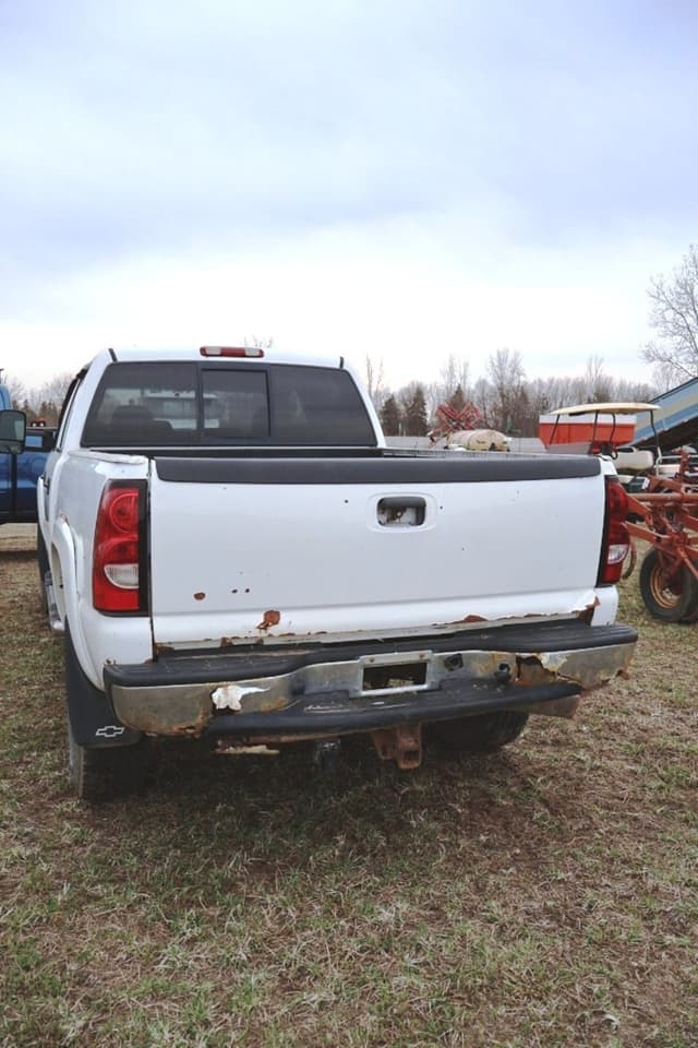 Image of Chevrolet 2500 equipment image 2