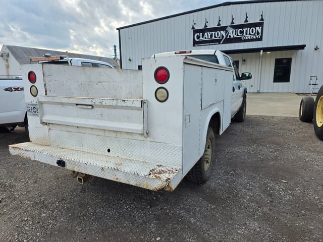 Image of Chevrolet 2500 equipment image 2