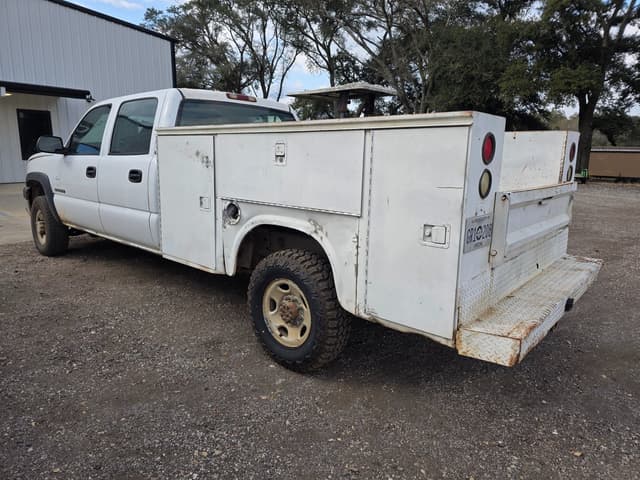 Image of Chevrolet 2500 equipment image 3